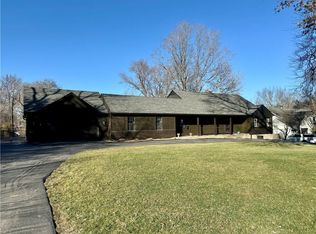 2028 W 95th St, Leawood, KS 66206