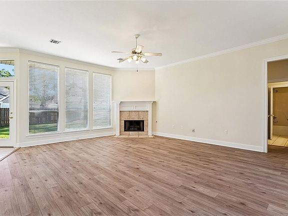 5th image of 960 Richmond Ct