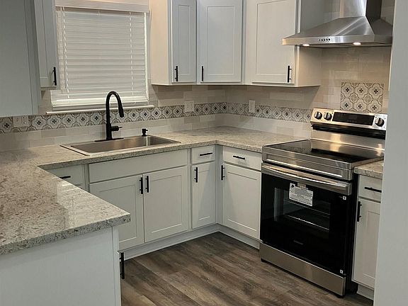4th image of 17741 La Grange Ct