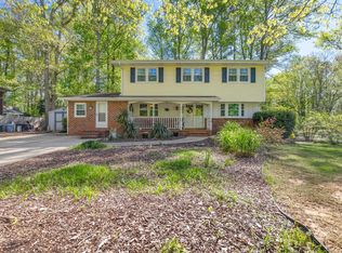 921 Tanglewood Dr, Cary, NC 27511