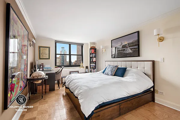 Rented by Coldwell Banker Warburg | media 22