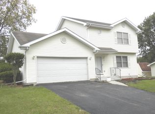 805 Peale St, Joliet, IL 60433