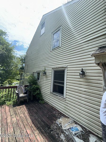 5th image of 35 Benjamin Street