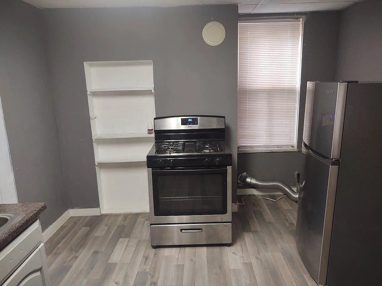 107 Jackson St — Photo 1
