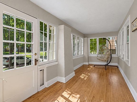 3rd image of 1932 Cleveland St NE