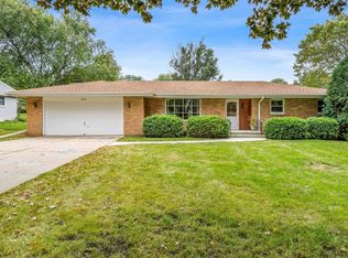 4619 Crescent Dr, Rockford, IL 61108