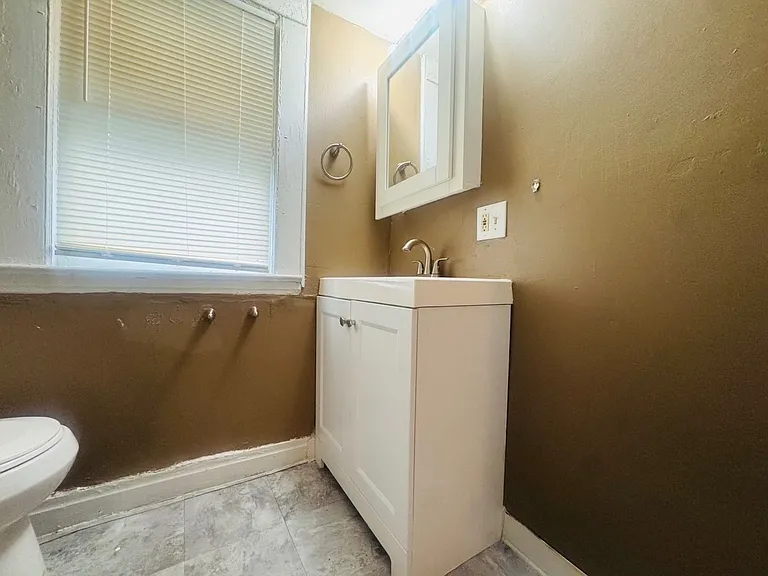 1056 E 99 ST. Cleveland, OH 44108 — Photo 9