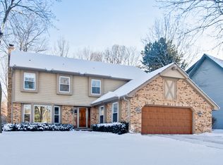 1030 Windhaven Rd, Libertyville, IL 60048