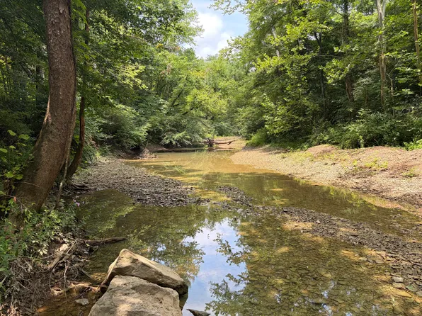 399 Whitaker Cemetery Rd, Somerset, KY 42503