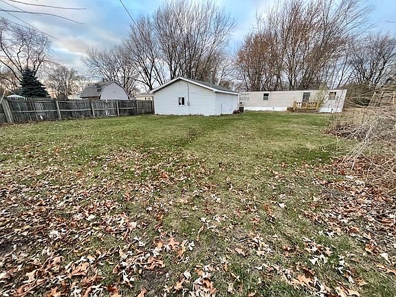 4th image of 745 E Dayton Ct