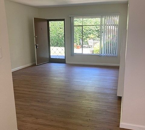 2nd image of 295 S Hudson Ave APT 3