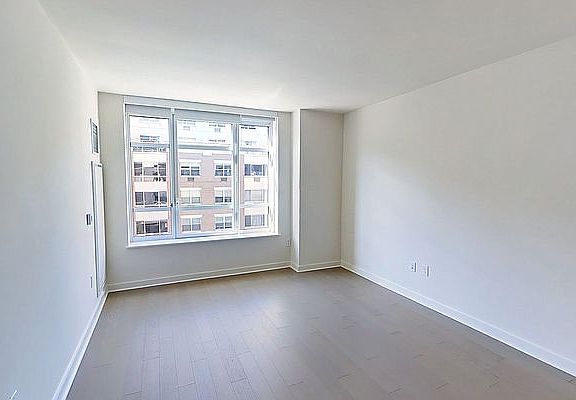3rd image of 45 Hoyt St APT 3F