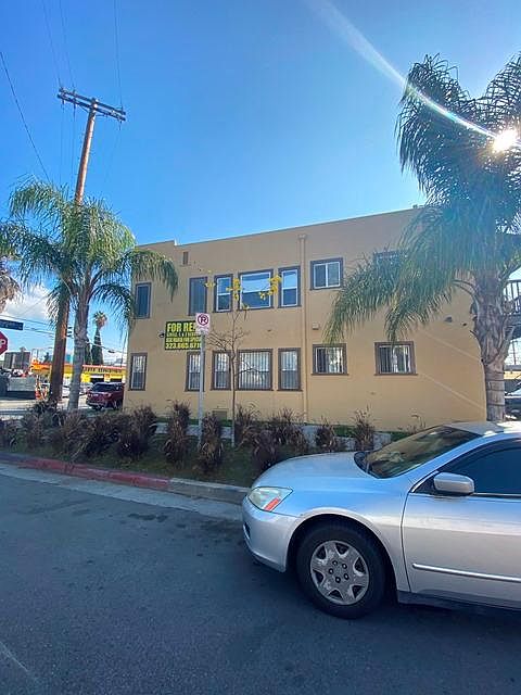 2nd image of 5118 Fountain Ave #5118