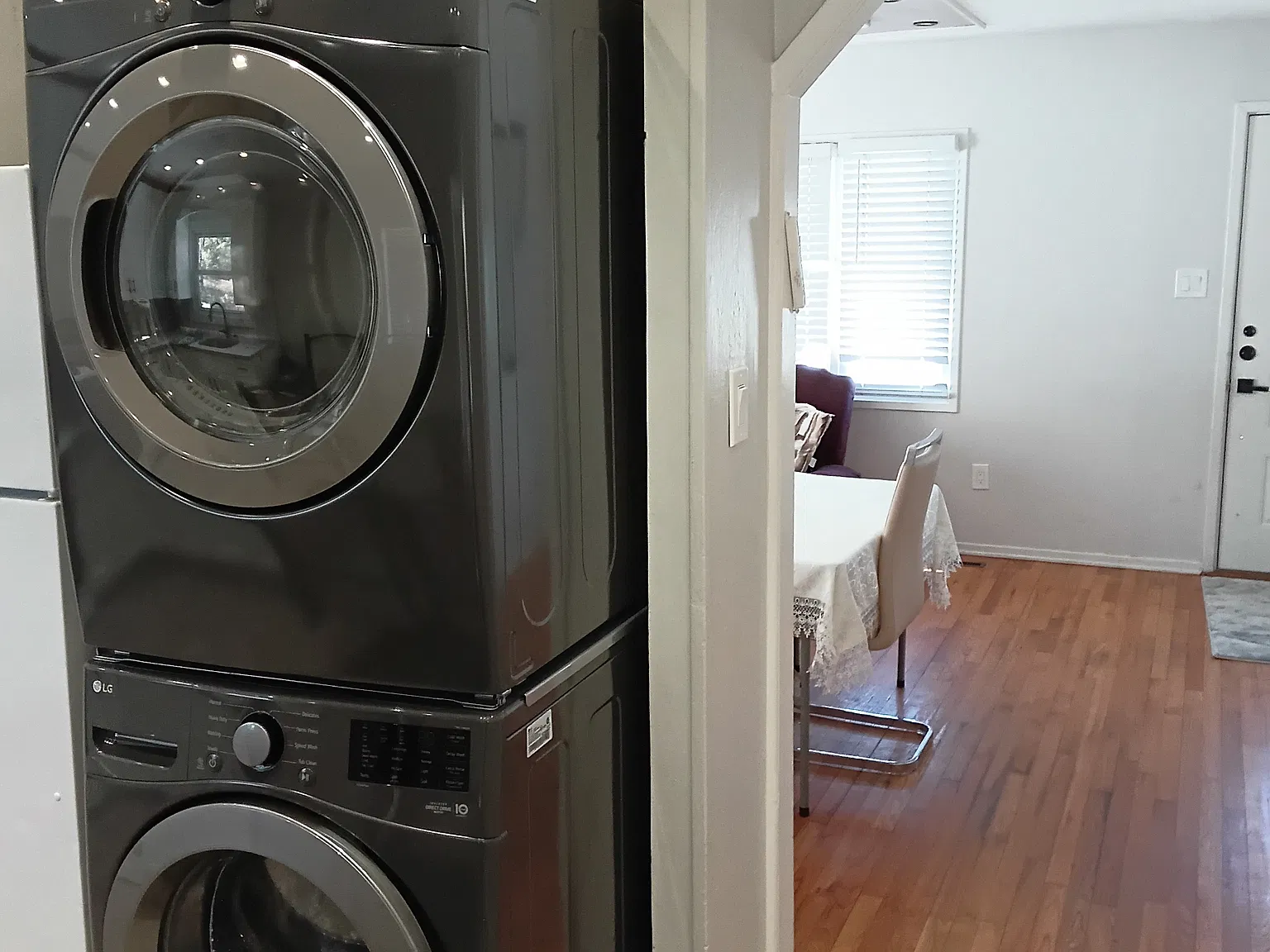 3 bed, 1107 sqft, $2,000 — Photo 3