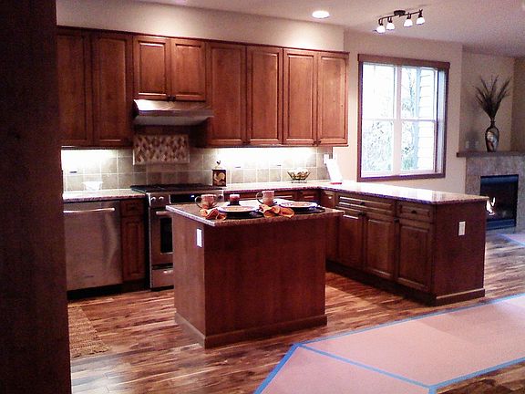 5th image of 309 Bellevue Way SE