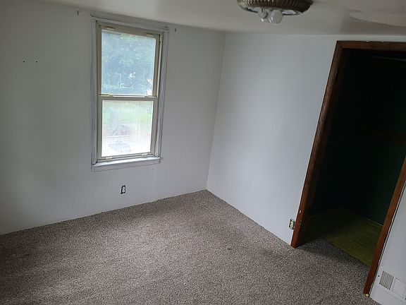 3rd image of 231 Floral Ave