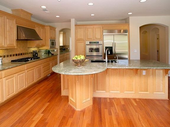 3rd image of 20 Deerfield Dr