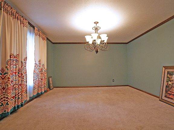 4th image of 2355 Berry Hill Dr