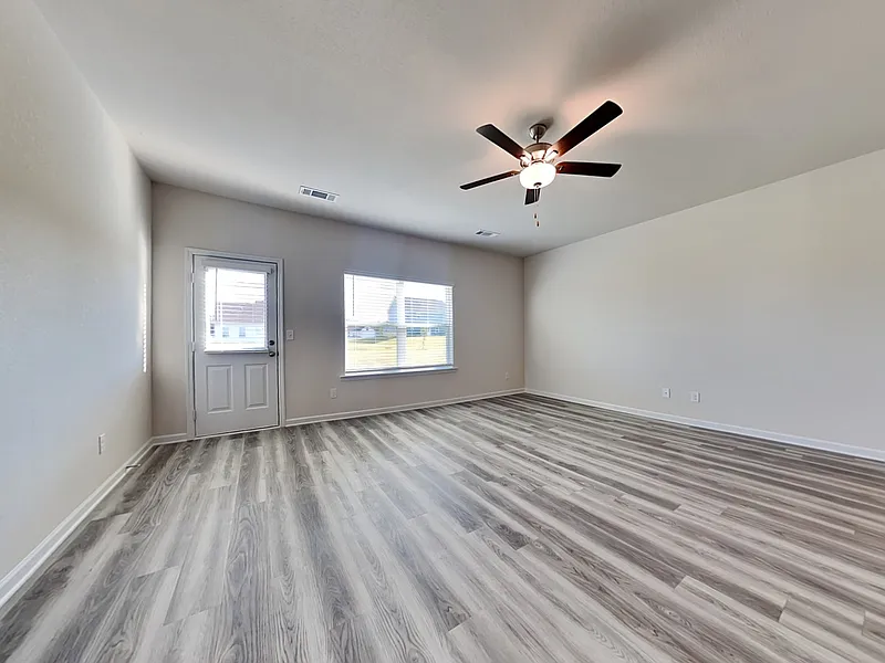 4 bed, 2.0 bath, 2226 sqft, $2,249 — Photo 3
