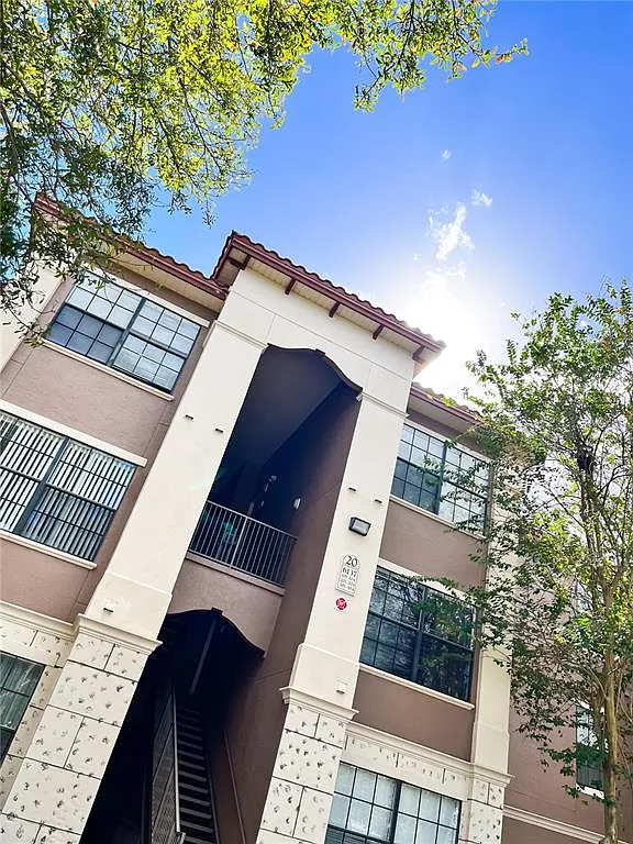 1 bed, 1.0 bath, 641 sqft, $1,195 — Photo 2