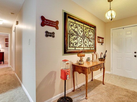 4th image of 684 Belmont Ct