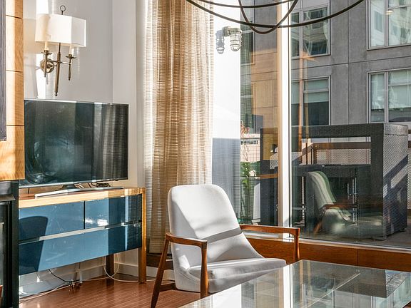 4th image of 88 Kingston St #Penthouse 7c