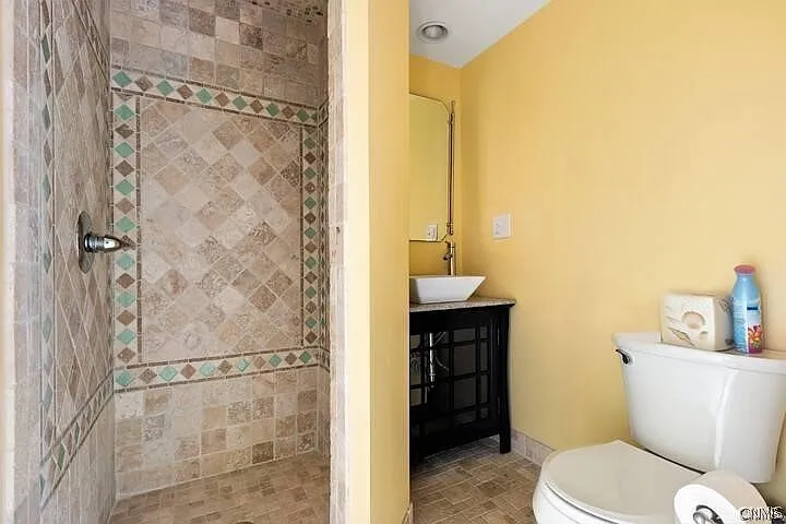 3 bed, 2.0 bath, 1652 sqft, $3,500 — Photo 4