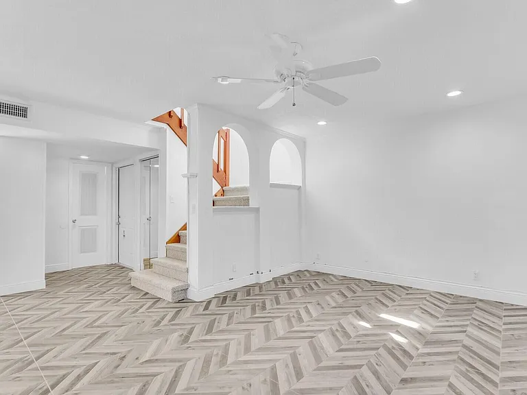 113 Sherwood Cir #25B — Photo 7