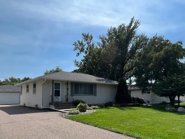 1040 Lynde Dr NE, Fridley, MN 55432