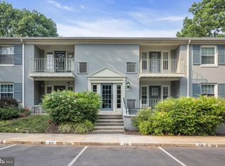 8312 Kingsgate Rd #530, Springfield, VA 22152