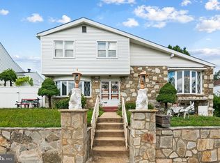 9812 Ferndale St, Philadelphia, PA 19115