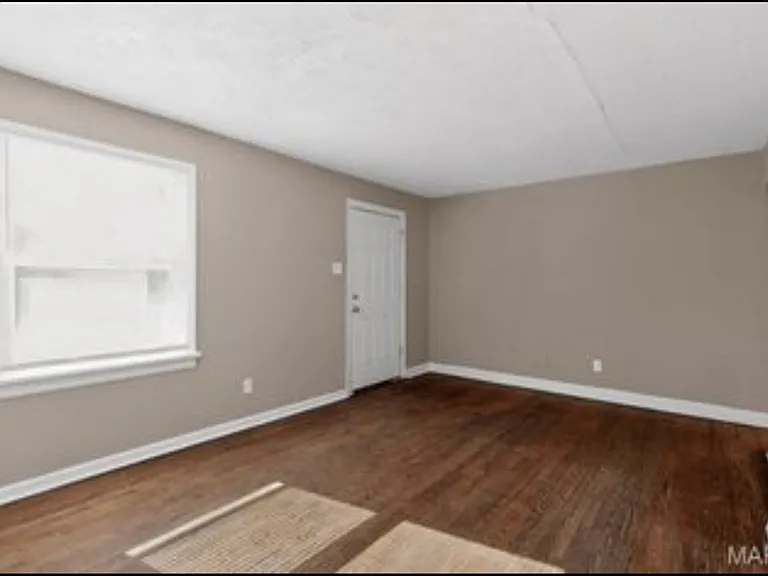 405 Estelle Ave — Photo 10