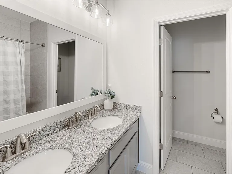 961 Grand Wildmere Cv — Photo 19
