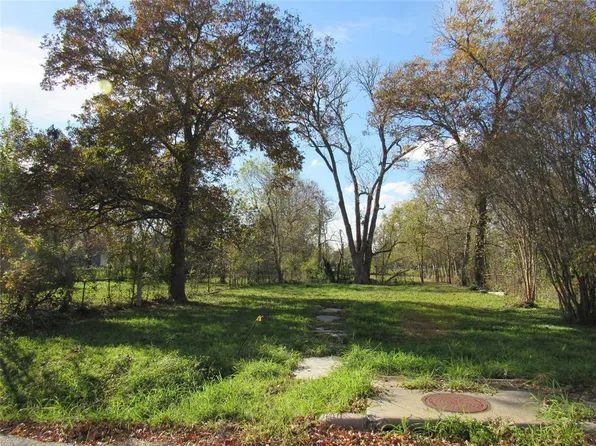 4919 Falls St, Houston, TX 77026