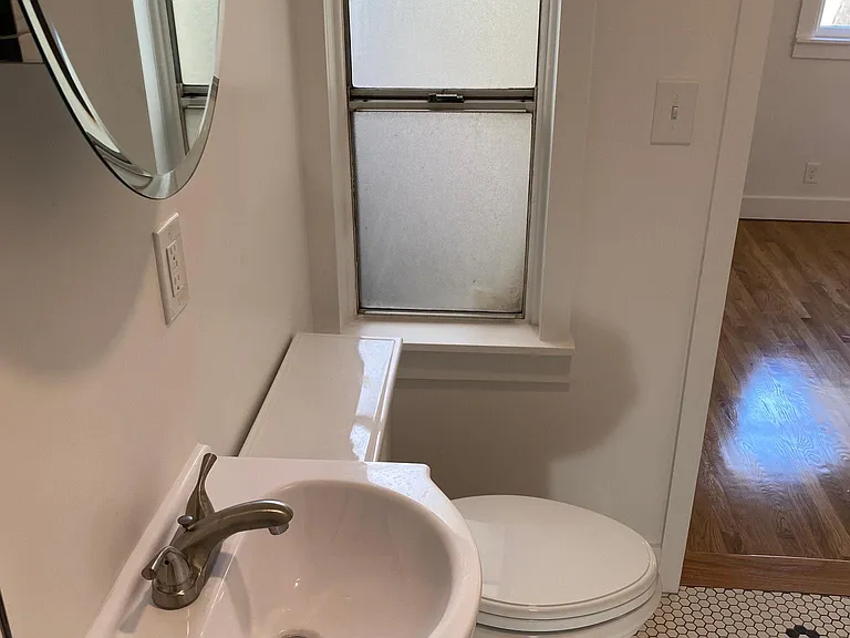 BATHROOM ALTERNATE VIEW