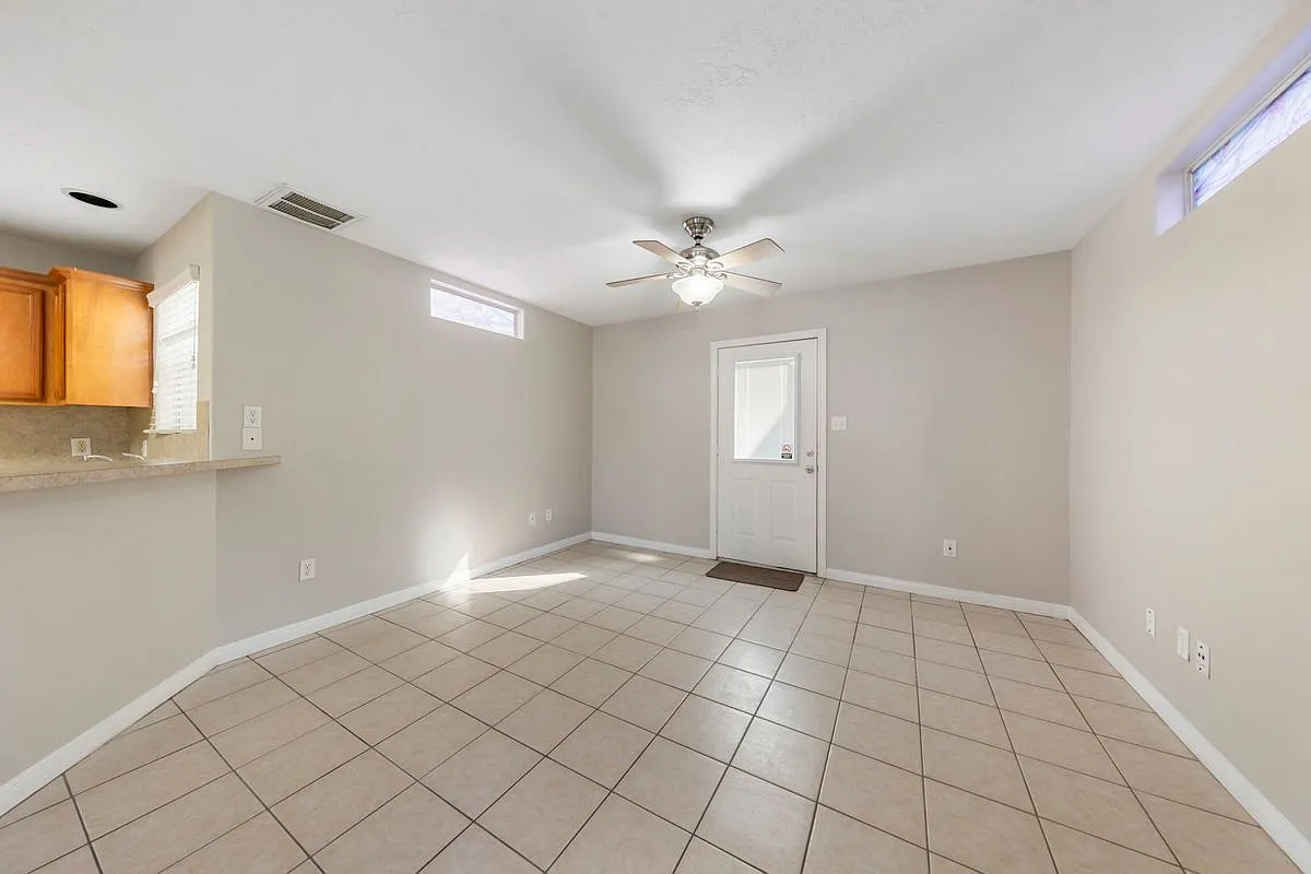3 bed, 3.0 bath, 1490 sqft, $1,850 — Photo 3
