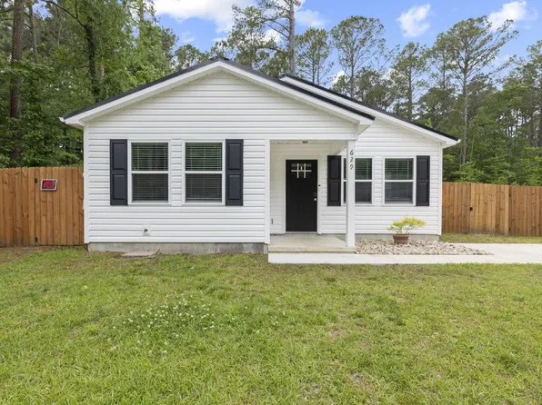 629 Walnut Dr, Jacksonville, NC 28540