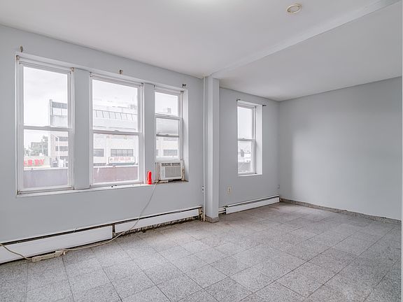 5th image of 2982 John F Kennedy Blvd #2
