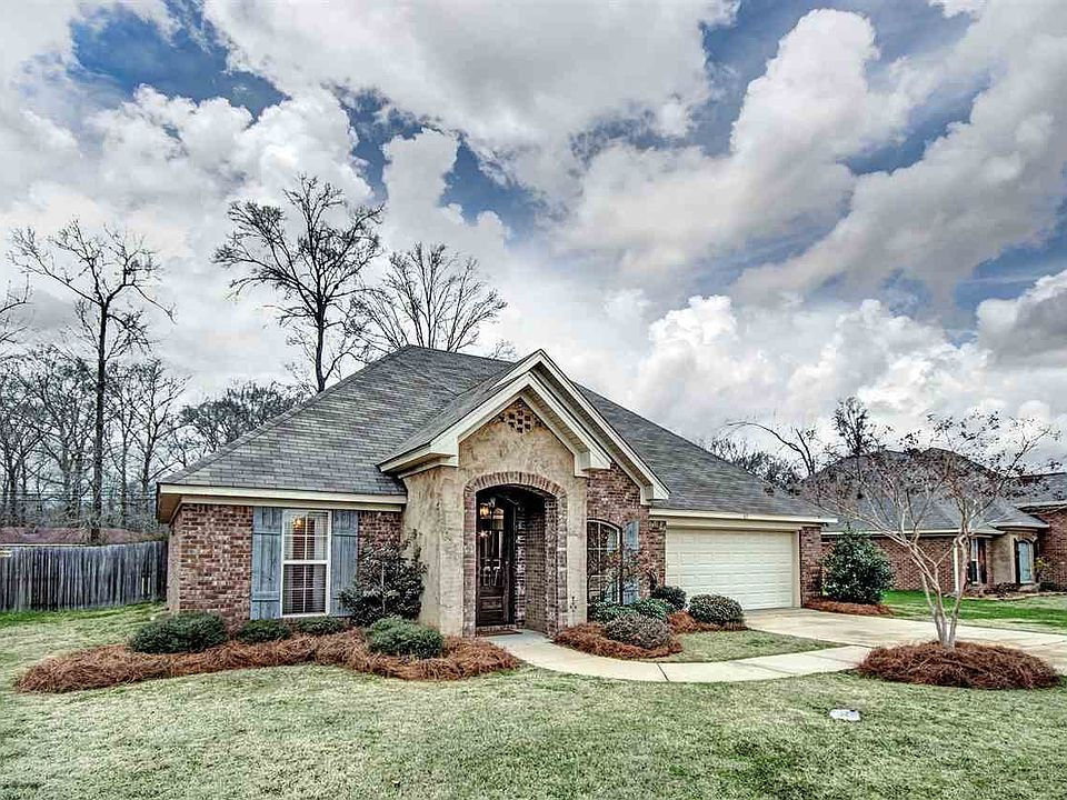 1st image of 611 Oak Park Cir