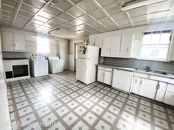 3rd image of 311 W Fowler Ave