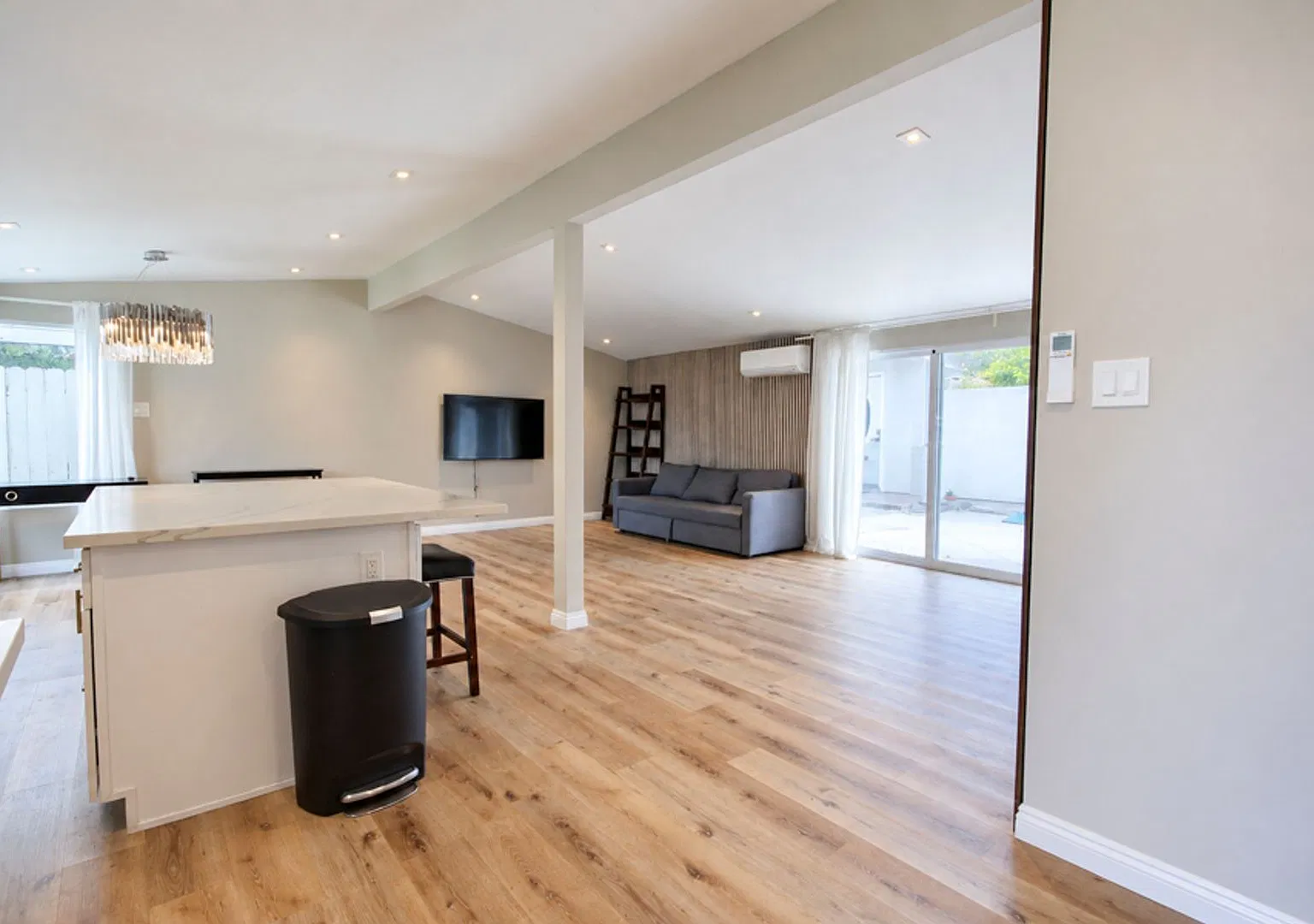Prime Costa Mesa Location — Photo 4