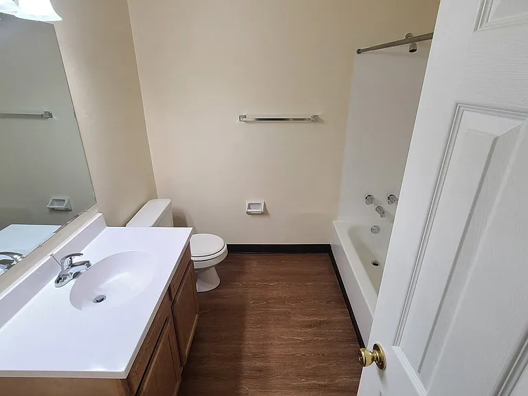 Kimberly Club Apartments — Photo 93