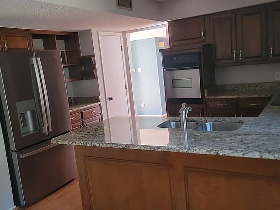4th image of 5809 Arbor Valley Dr