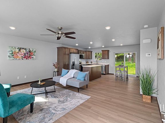 2nd image of 305 Evergreen Ln