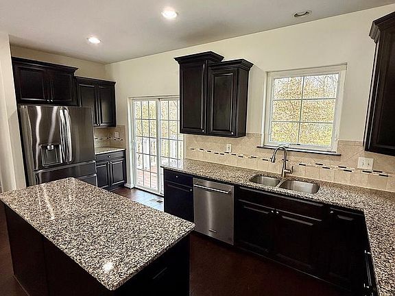 5th image of 630 Bracey Dr