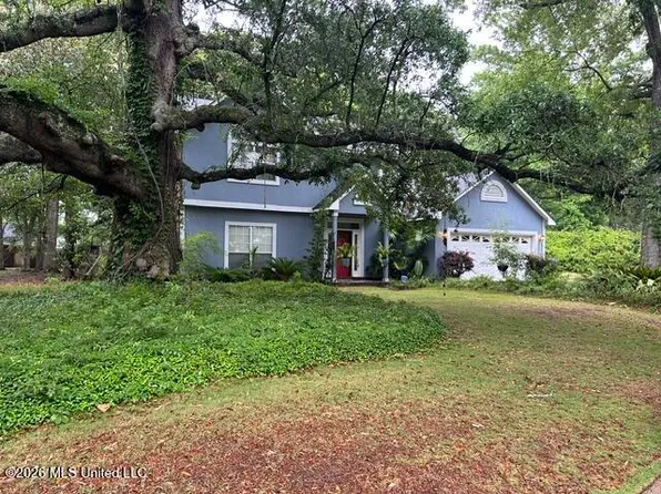 2619 Duck Lake Dr, Moss Point, MS 39563