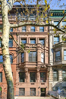 Sold by Compass | media 9