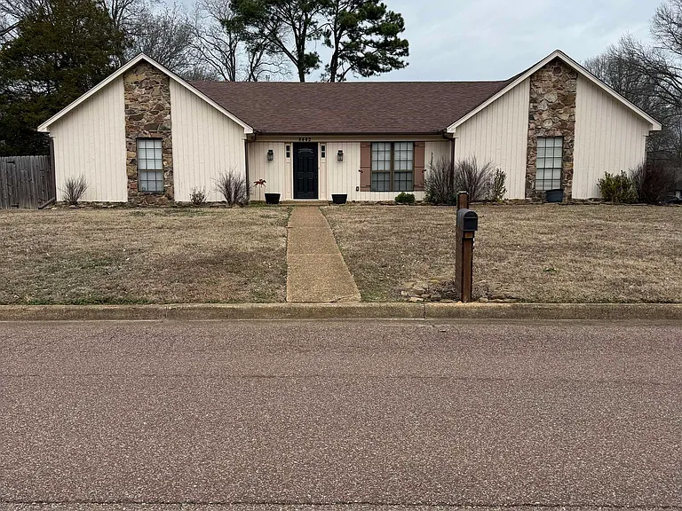 8442 Farrah Ln — Photo 1