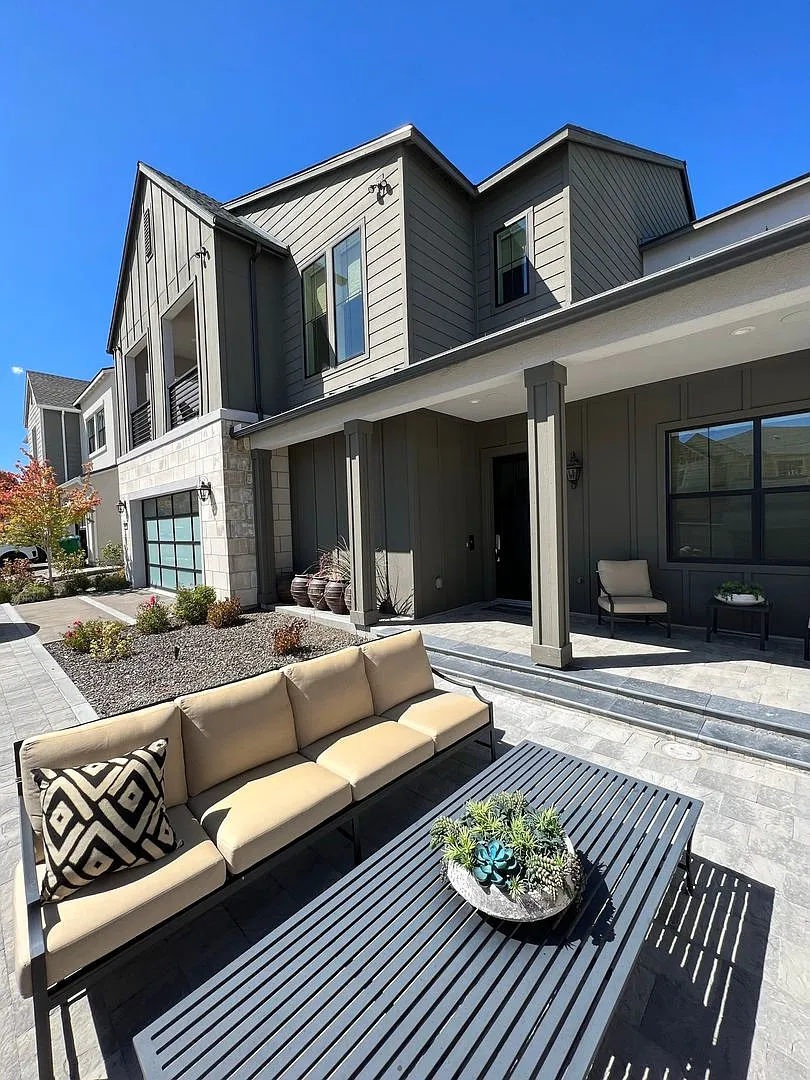 307 Marewood Court - Professionally Designed Home, A Must See!! — Photo 2