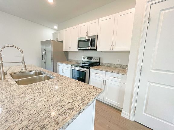 4th image of 1826 Manitoba Ct